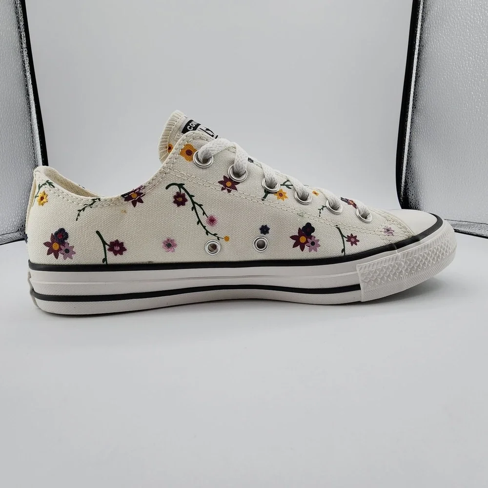 Converse Chuck Taylor All Star Low Shoes Womens 9.5 Cream Embroidered Floral NEW - Picture 2 of 12